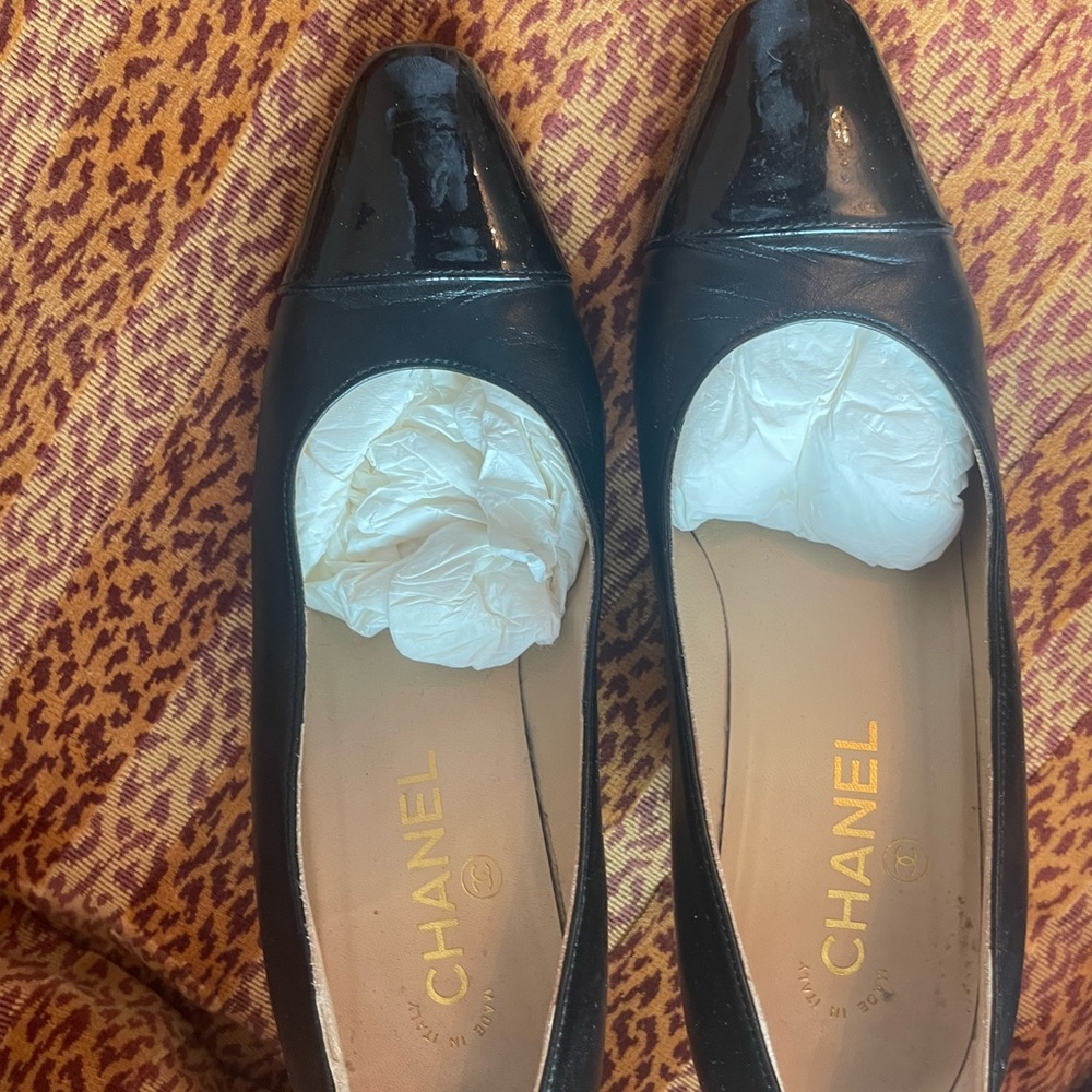 CHANEL black shoes in size 37 1/2- in great condition